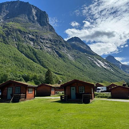 Trollstigen Camping And Gjestegard Andalsnes Bagian luar foto