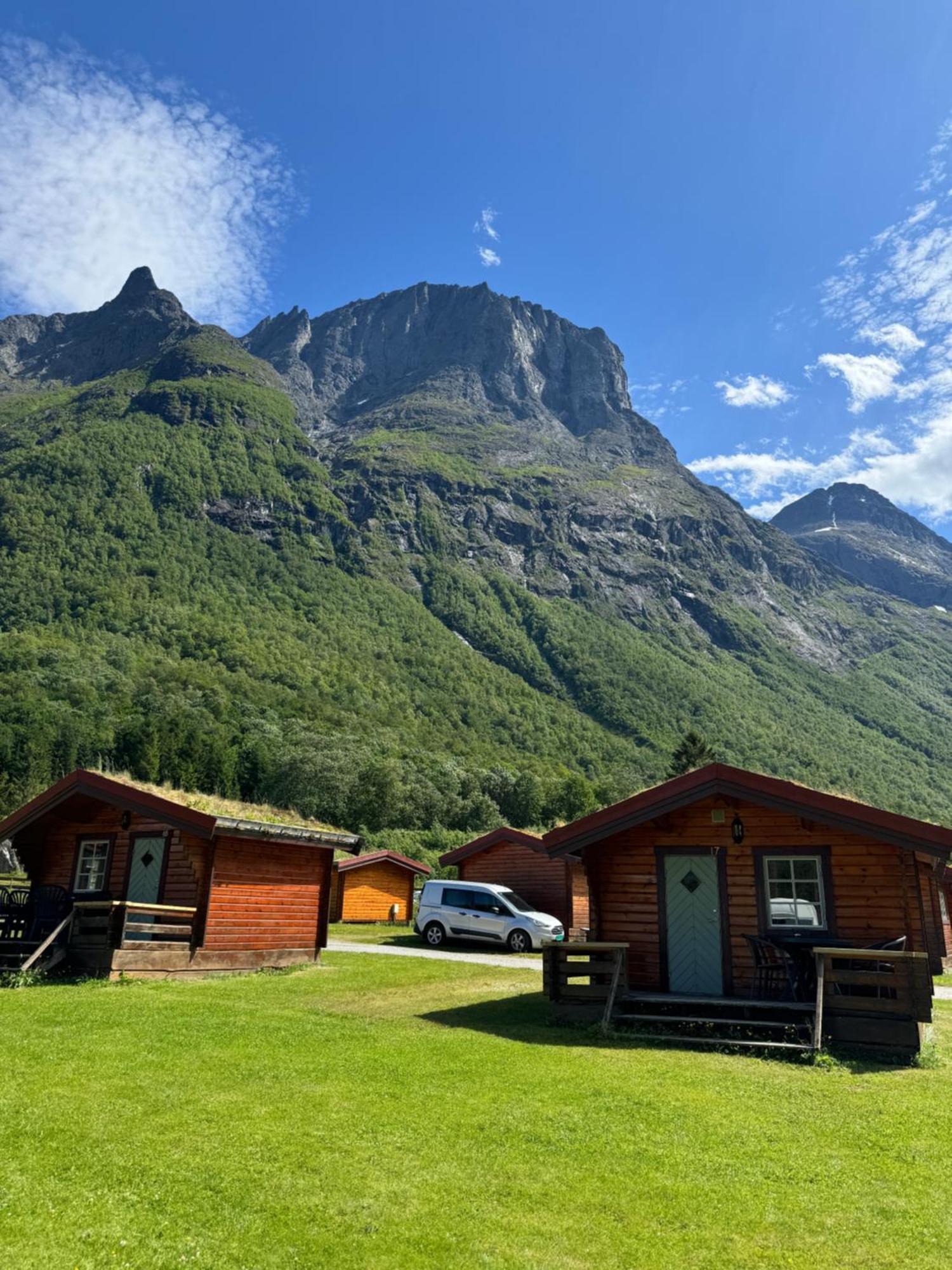 Trollstigen Camping And Gjestegard Andalsnes Bagian luar foto