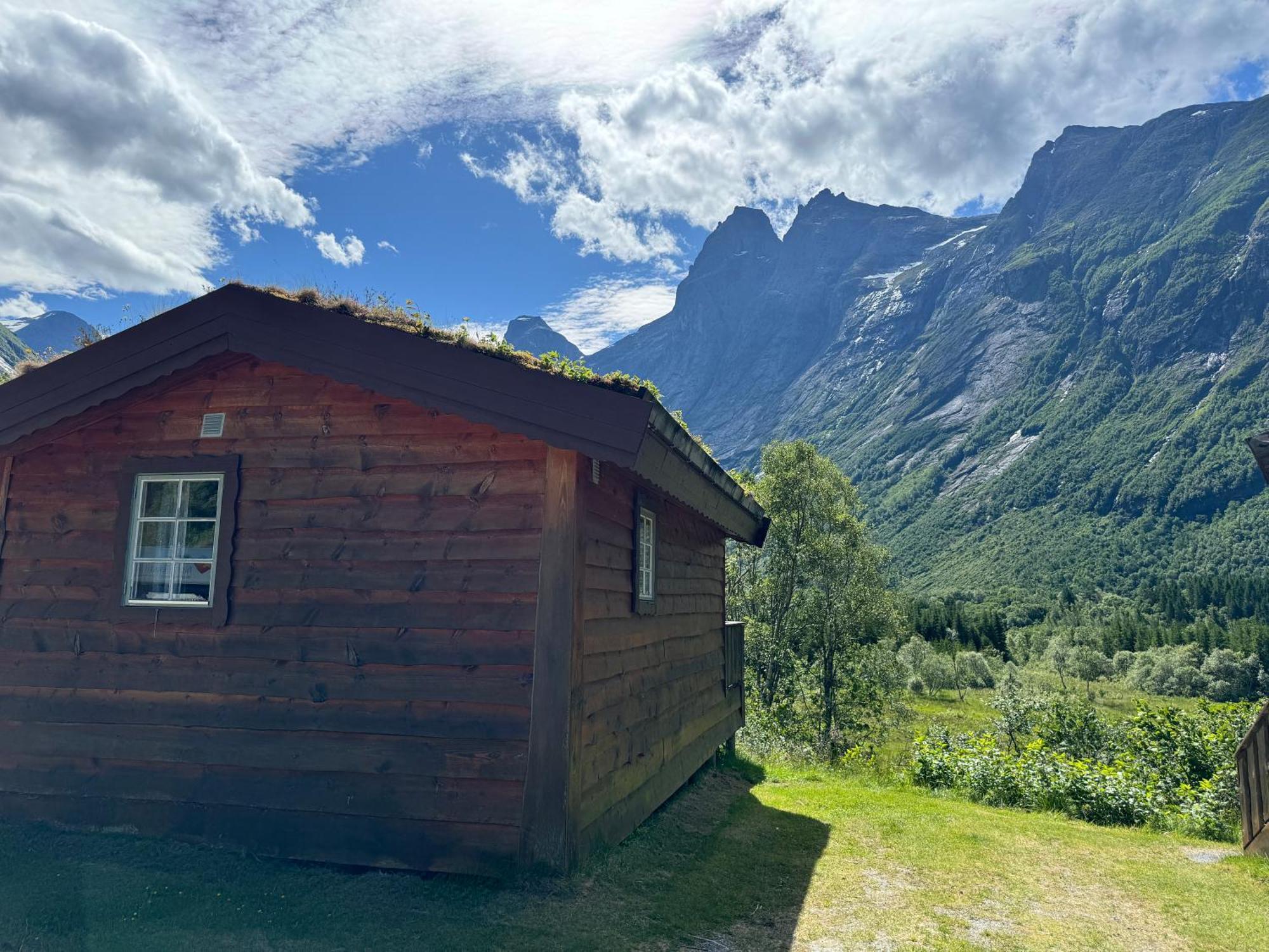 Trollstigen Camping And Gjestegard Andalsnes Ruang foto