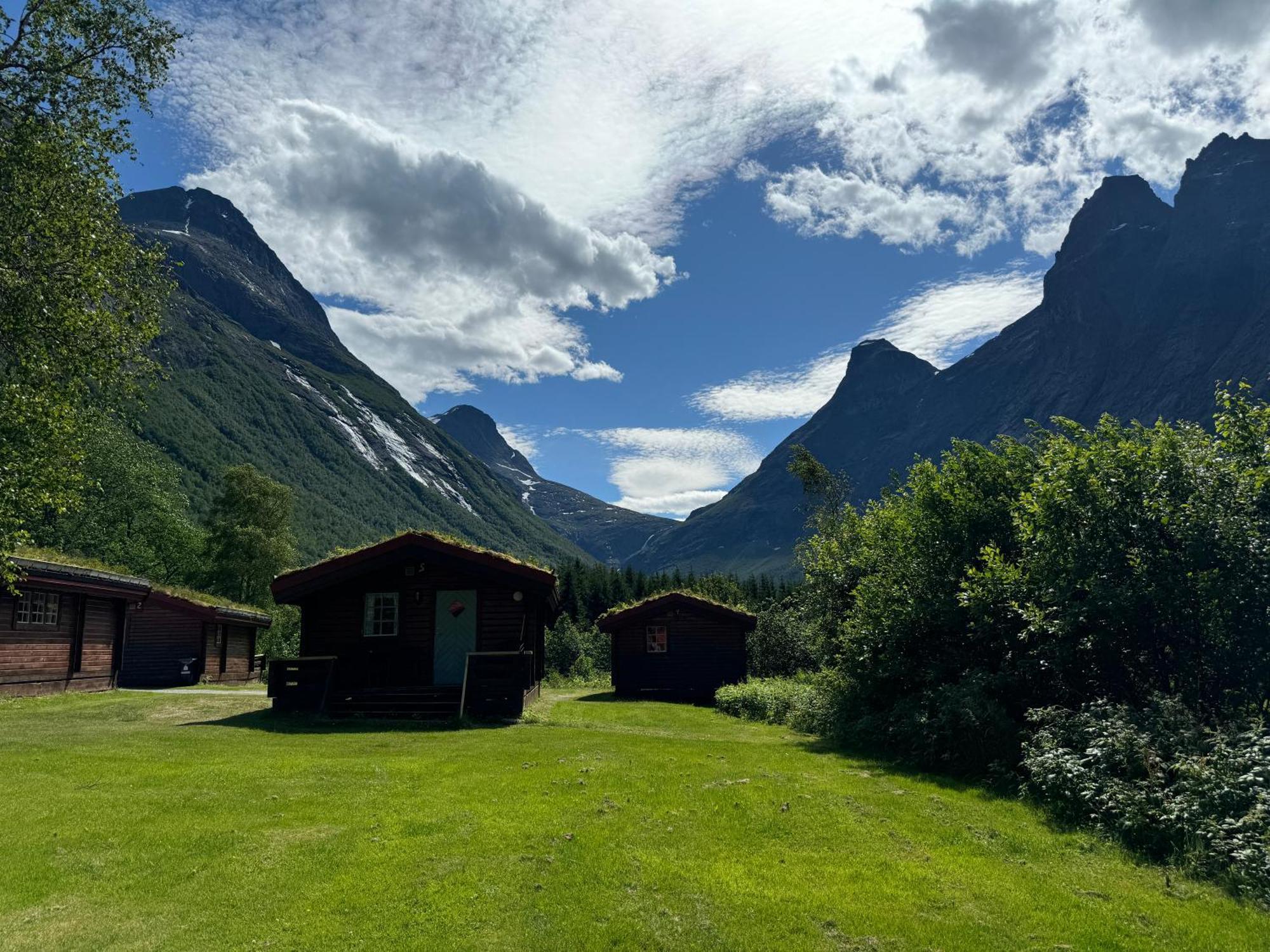 Trollstigen Camping And Gjestegard Andalsnes Bagian luar foto