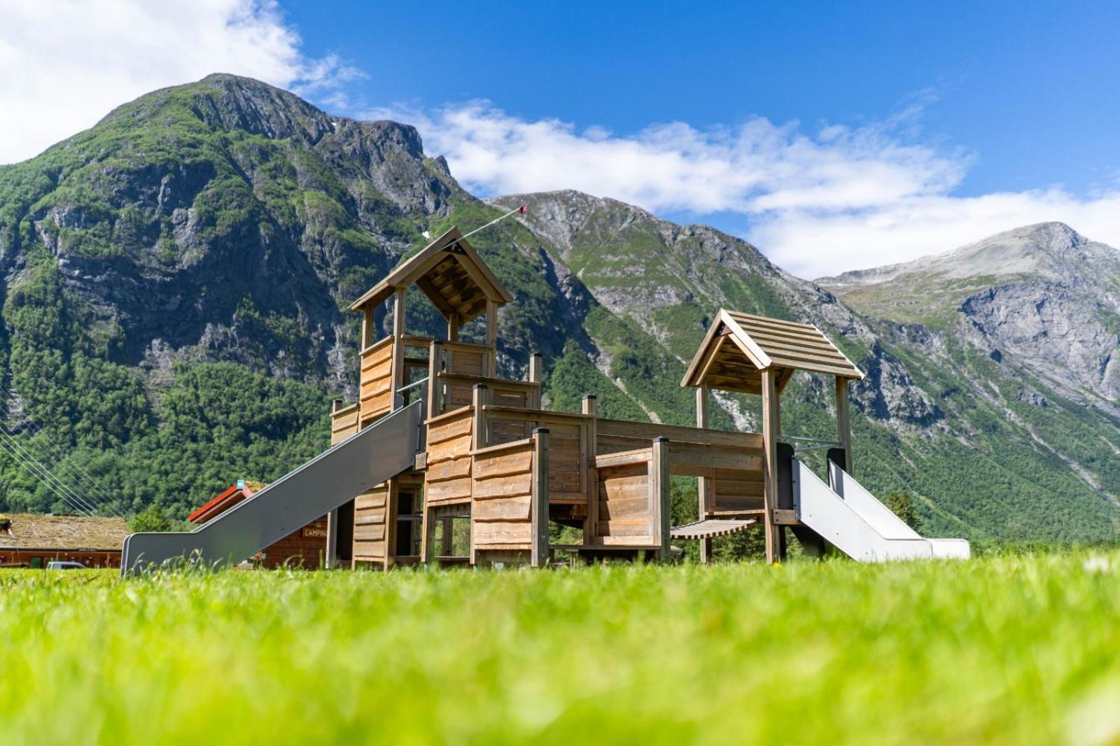 Trollstigen Camping And Gjestegard Andalsnes Bagian luar foto